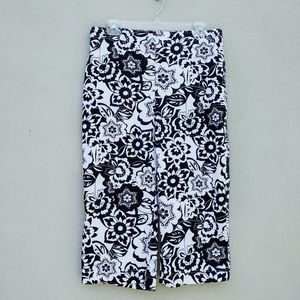 Classic Elements Black & White Flower Crop Pants in Size 12 Petite